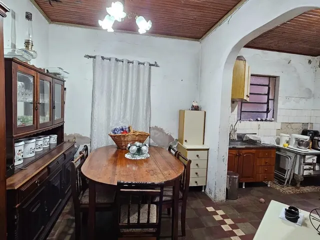 Imagem 6: Casa À Venda no Centro: Ampla Residência com Pátio
