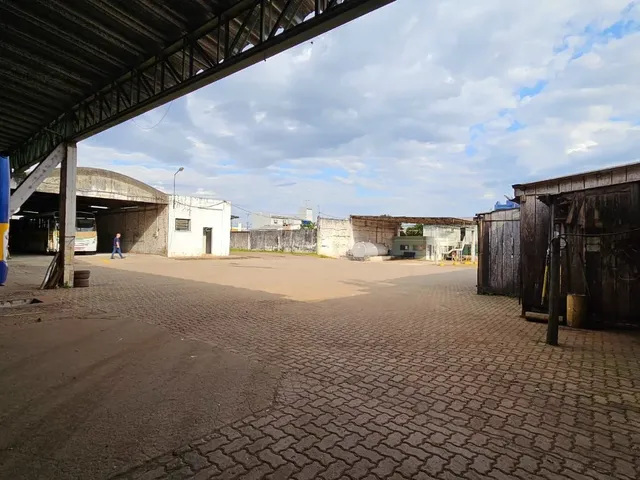 Imagem 13: Oportunidade Imperdível: Casa Comercial com Terreno Amplo para venda