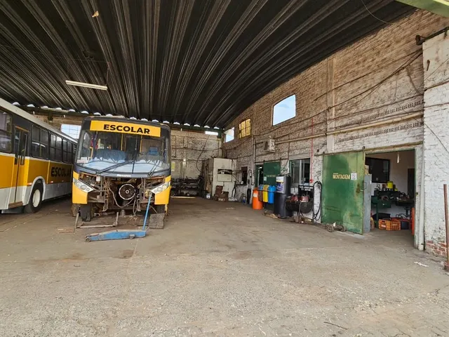Imagem 9: Oportunidade Imperdível: Casa Comercial com Terreno Amplo para venda