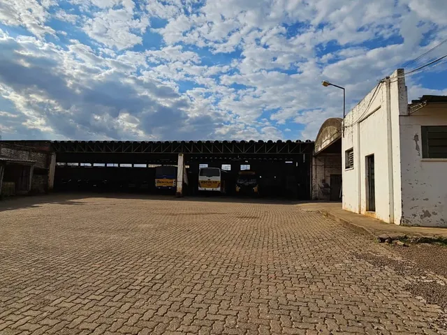 Imagem 12: Oportunidade Imperdível: Casa Comercial com Terreno Amplo para venda