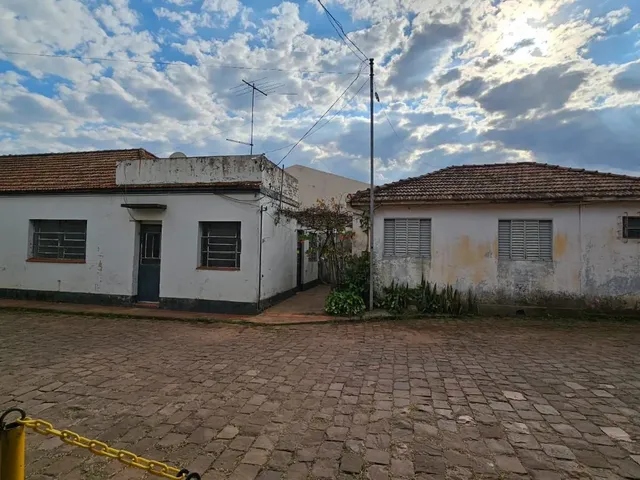 Imagem 3: Oportunidade Imperdível: Casa Comercial com Terreno Amplo para venda