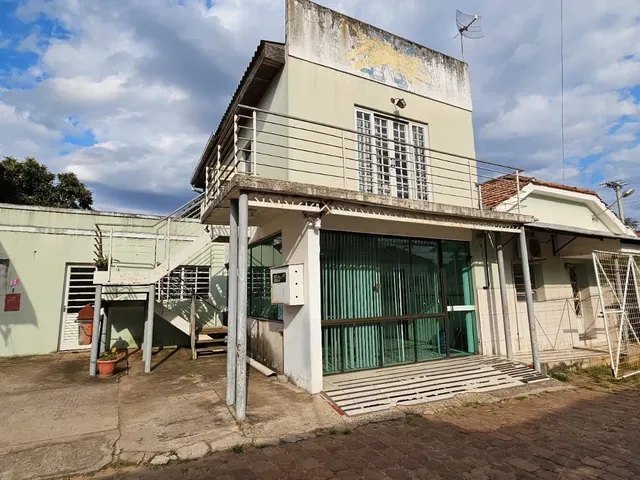 Imagem 6: Oportunidade Imperdível: Casa Comercial com Terreno Amplo para venda