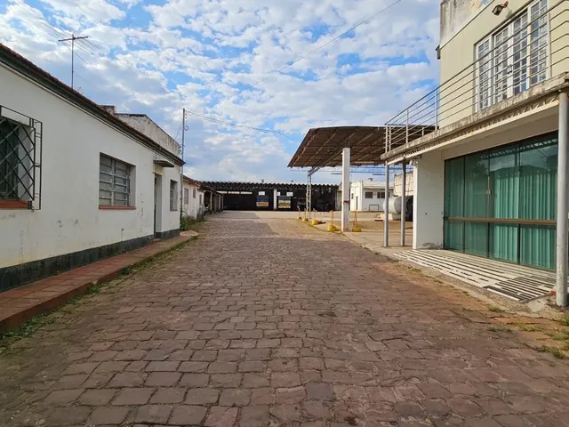 Imagem 16: Oportunidade Imperdível: Casa Comercial com Terreno Amplo para venda