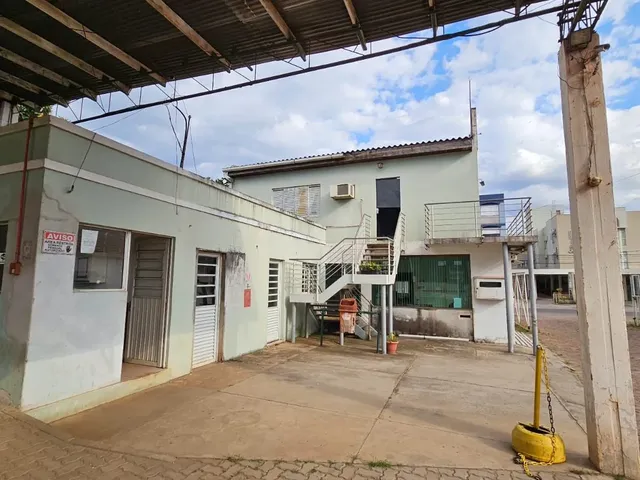 Imagem 4: Oportunidade Imperdível: Casa Comercial com Terreno Amplo para venda