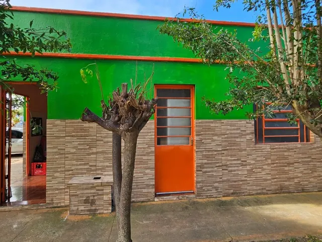 Imagem 4: Casa Ampla para Venda com Espaço para Ponto Comercial + Casa Adicional para Rend