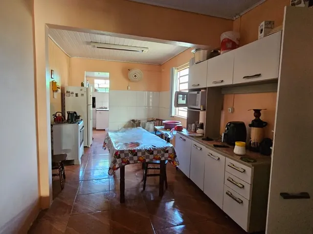 Imagem 5: Casa Ampla para Venda com Espaço para Ponto Comercial + Casa Adicional para Rend
