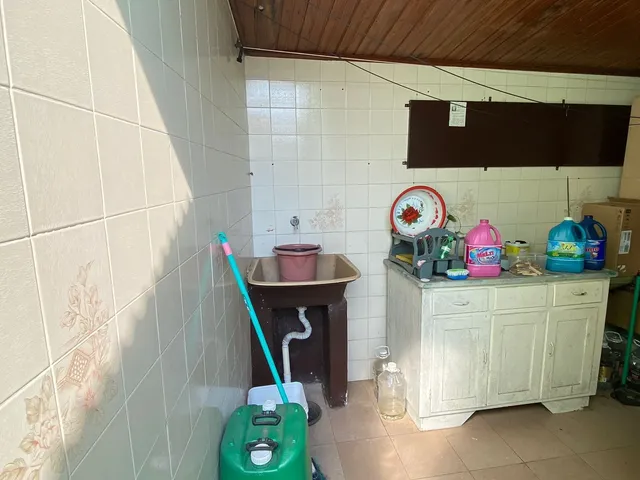 Imagem 4: Casa À Venda Próxima Ao Centro com 2 Dormitórios, 2 Banheiros e Pátio