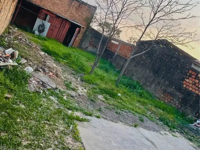Imagem 4: Casa à Venda no Bairro Prado – 2 Quartos, 90m², Amplo Terreno de 300m²
