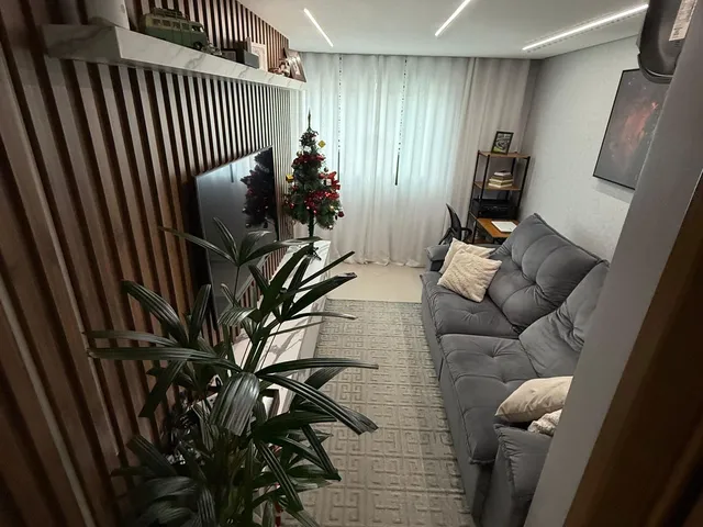 Imagem: A casa possui 3 Dormitórios, 2 Banheiros, 2 Vagas na