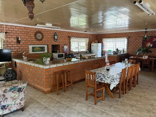 Imagem 9: Linda chácara à venda, local alto, cercada por muito verde e conforto!