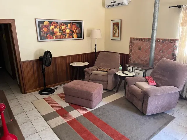 Imagem 3: Linda chácara à venda, local alto, cercada por muito verde e conforto!
