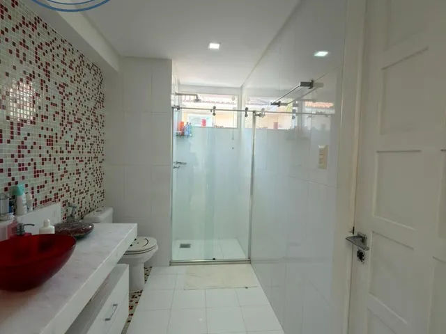 Imagem 4: CASA À VENDA EM CONDOMÍNIO FECHADO NO ITAIGARA, CONTA COM ARQUITETURA MODERNA!