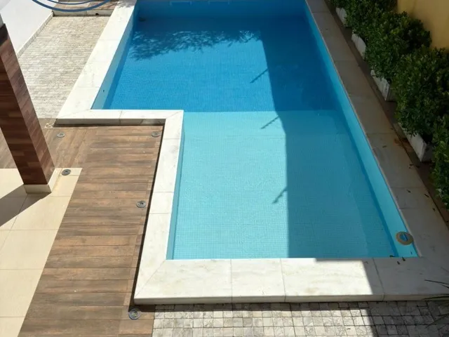 Imagem 2: CASA À VENDA EM CONDOMÍNIO FECHADO NO ITAIGARA, CONTA COM ARQUITETURA MODERNA!
