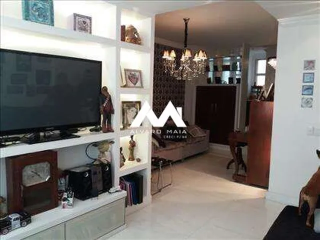 Imagem: O apartamento possui 6 Dormitórios, 1 Suíte, 2 Banheiros