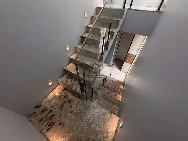 Imagem 6: Casa Duplex de esquina com amplo terreno
