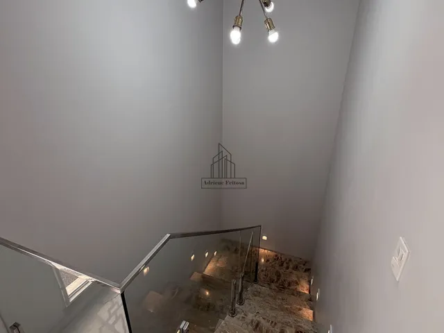 Imagem 9: Casa Duplex de esquina com amplo terreno