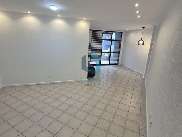 Imagem: O apartamento possui 3 Dormitórios, 1 Suíte, 3 Banheiros