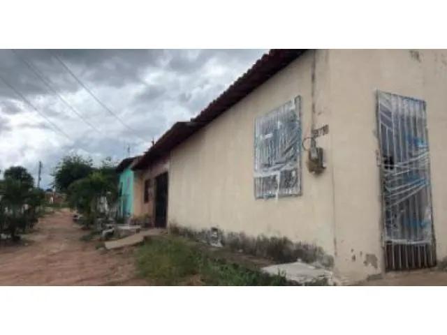 Imagem: A casa possui 2 Dormitórios, 2 Banheiros, 111m² de Área