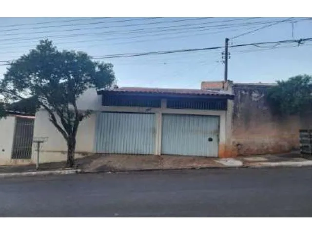 Imagem: A casa possui 2 Dormitórios, 1 Banheiro, 200m² de Área,