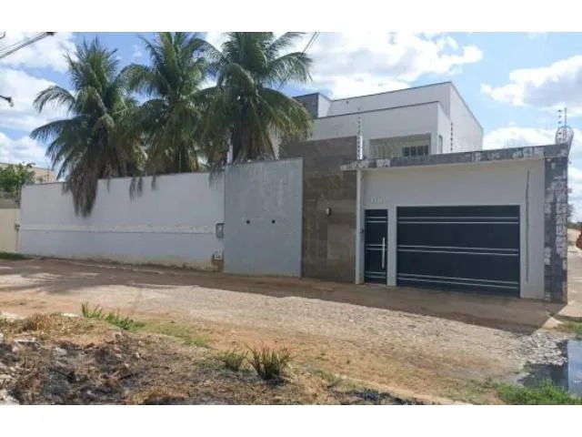 Imagem: A casa em condomínio possui 7 Dormitórios, 5 Suítes, 1