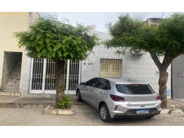 Imagem: A casa possui 3 Dormitórios, 3 Banheiros, 155m² de Área