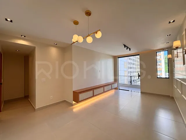 Imagem: O apartamento possui 2 Dormitórios, 1 Suíte, 3 Banheiros,