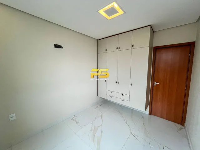 Imagem 2: Casa com 160M² para Alugar em Cond. Fechado de Alto Padrão
