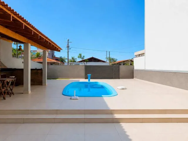 Imagem 2: Casa à venda em Guaratuba, BALNEARIO COROADOS, com 3 quartos, 360m²