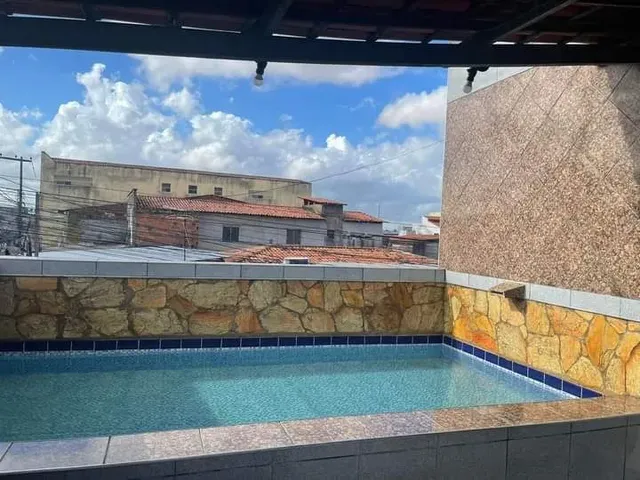 Imagem: A casa possui 6 Dormitórios, 6 Banheiros, 1 Vaga na