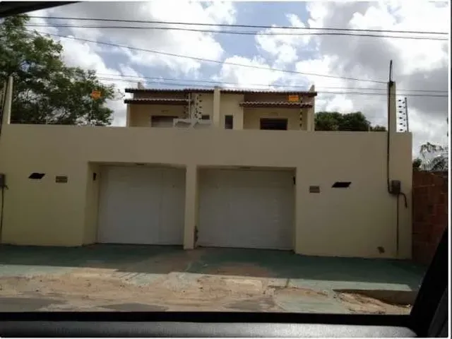 Imagem: A casa possui 3 Dormitórios, 1 Suíte, 3 Banheiros, 2 Vagas