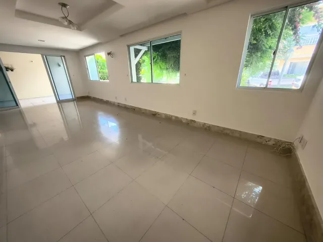 Imagem 2: Casa à Venda em Condomínio Fechado