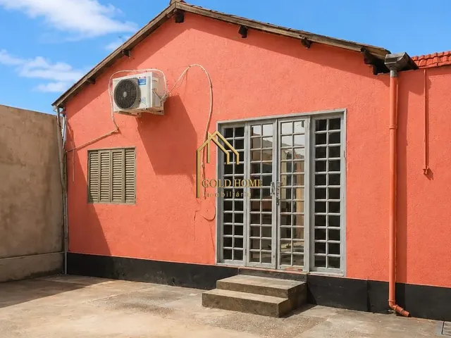 Imagem: A casa possui 2 Dormitórios, 1 Banheiro, 2 Vagas na
