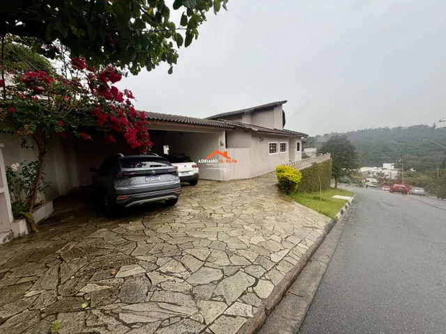 Imagem: A casa em condomínio possui 3 Dormitórios, 3 Suítes, 1