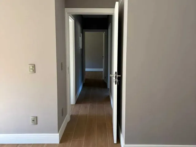 Imagem 8: Casa com 3 dormitórios sendo 3 suítes e 1 vaga de garagem em Canela/RS