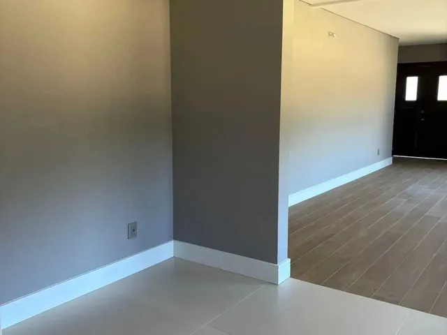 Imagem 5: Casa com 3 dormitórios sendo 3 suítes e 1 vaga de garagem em Canela/RS