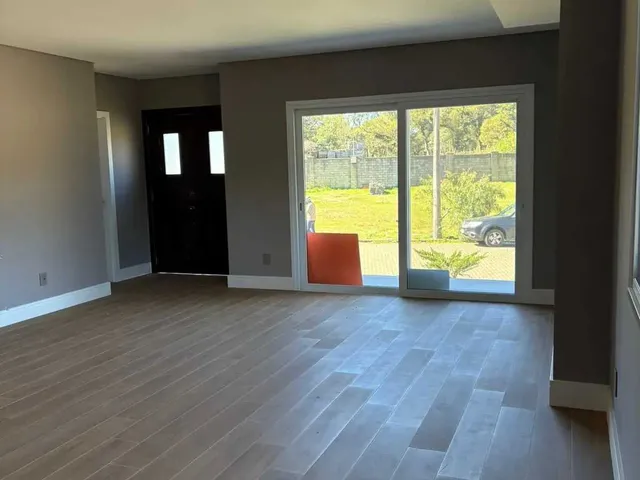 Imagem 14: Casa com 3 dormitórios sendo 3 suítes e 1 vaga de garagem em Canela/RS