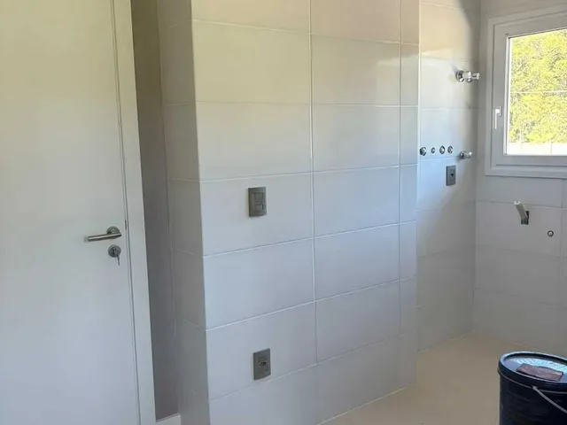 Imagem 10: Casa com 3 dormitórios sendo 3 suítes e 1 vaga de garagem em Canela/RS