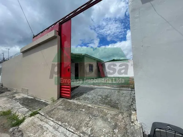 Imagem: A casa possui 2 Dormitórios, 1 Banheiro, 5 Vagas na