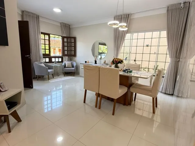Imagem: A casa em condomínio possui 4 Dormitórios, 4 Suítes, 4