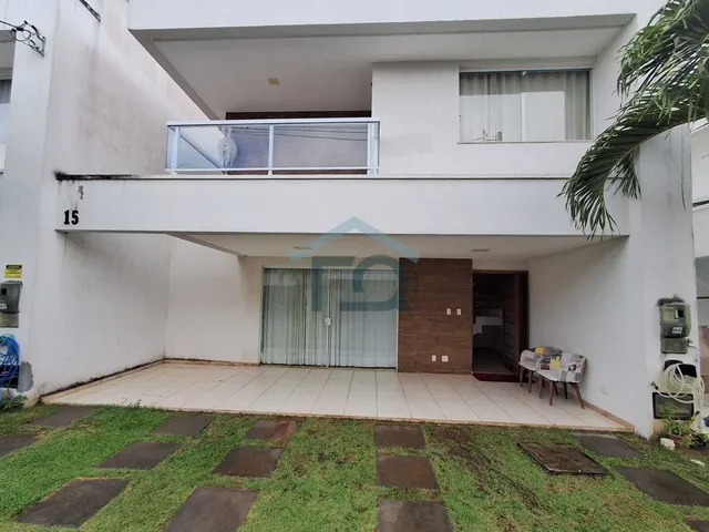 Imagem: A casa possui 4 Dormitórios, 3 Suítes, 2 Vagas na garagem