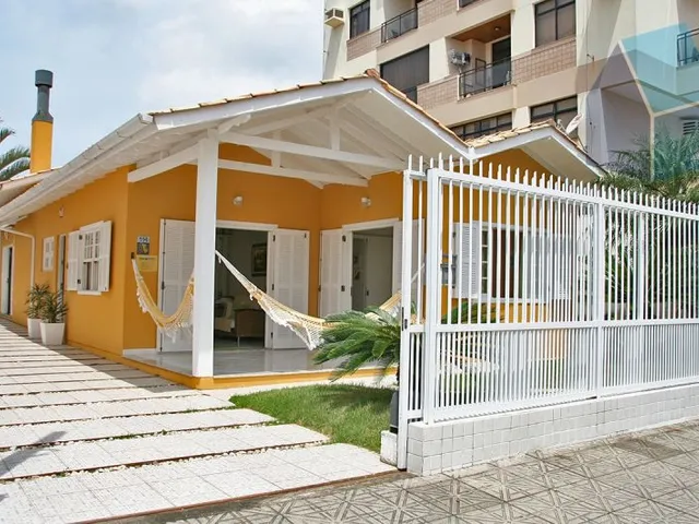 Imagem: Casa com 4 dorm. Na quadra da praia - Cachoeira
