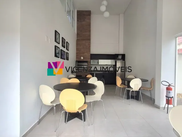 Imagem 2: Giardino com 2 quartos, sala de estar e jantar, churrasqueira, cozinha e 1 vaga de