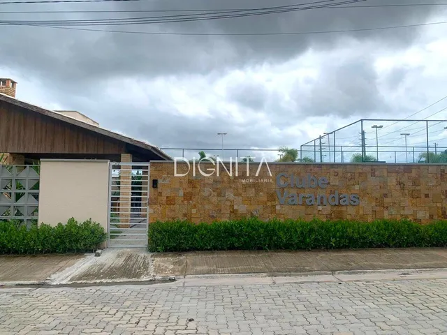 Imagem: A casa possui 3 Dormitórios, 3 Suítes, 3 Banheiros, 2 Vagas