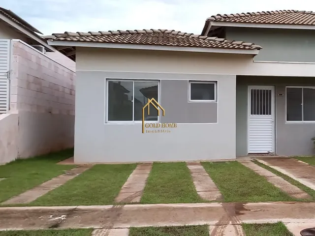 Imagem: A casa possui 2 Dormitórios, 1 Suíte, 1 Banheiro, 2 Vagas