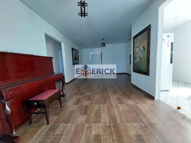 Imagem: A casa em condomínio possui 4 Dormitórios, 1 Suíte, 3 Banheiros