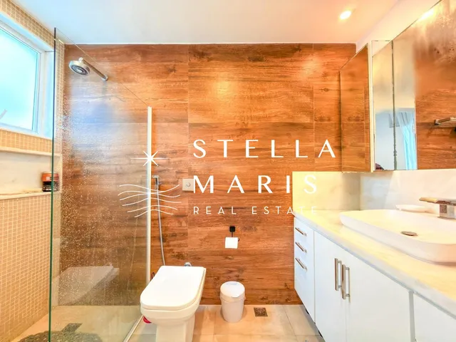 Imagem 15: Ipanema, Apartamento reformado, em andar alto, com 76 m2 e vista para o Morro Dois