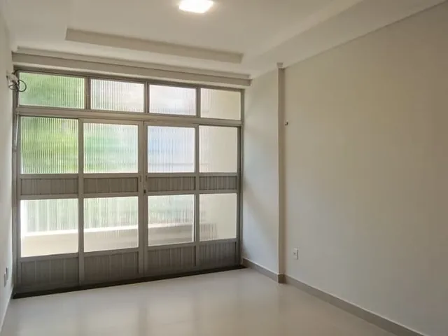 Imagem 7: Apartamento no Edifício Palácio do Rádio com sacada e excelente aproveitamento de