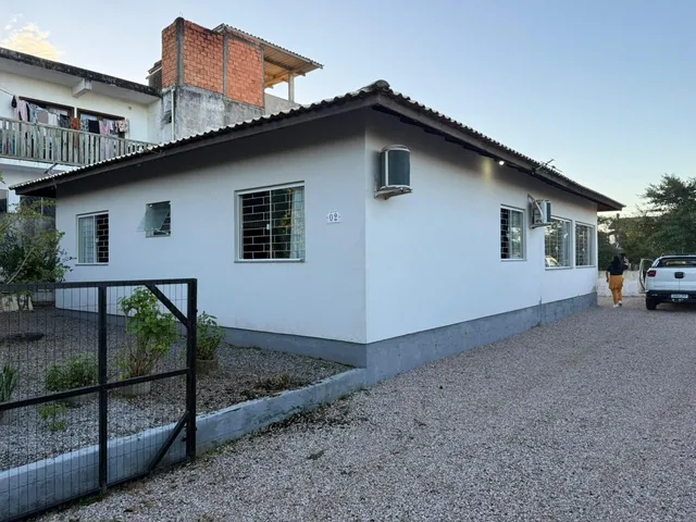 Imagem: Casa à venda em Garopaba-SC, bairro Grama