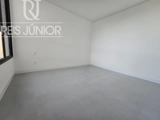 Imagem 5: Casa NOVA em Alphaville III, com 4 suítes e piscina privativa