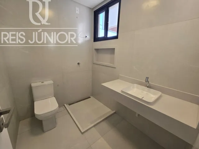 Imagem 9: Casa NOVA em Alphaville III, com 4 suítes e piscina privativa